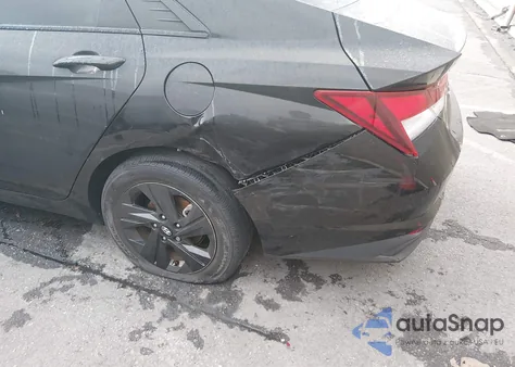 2022 Hyundai Elantra Sel z USA, uszkodzony, nr VIN KMHLM4AG3NU337066